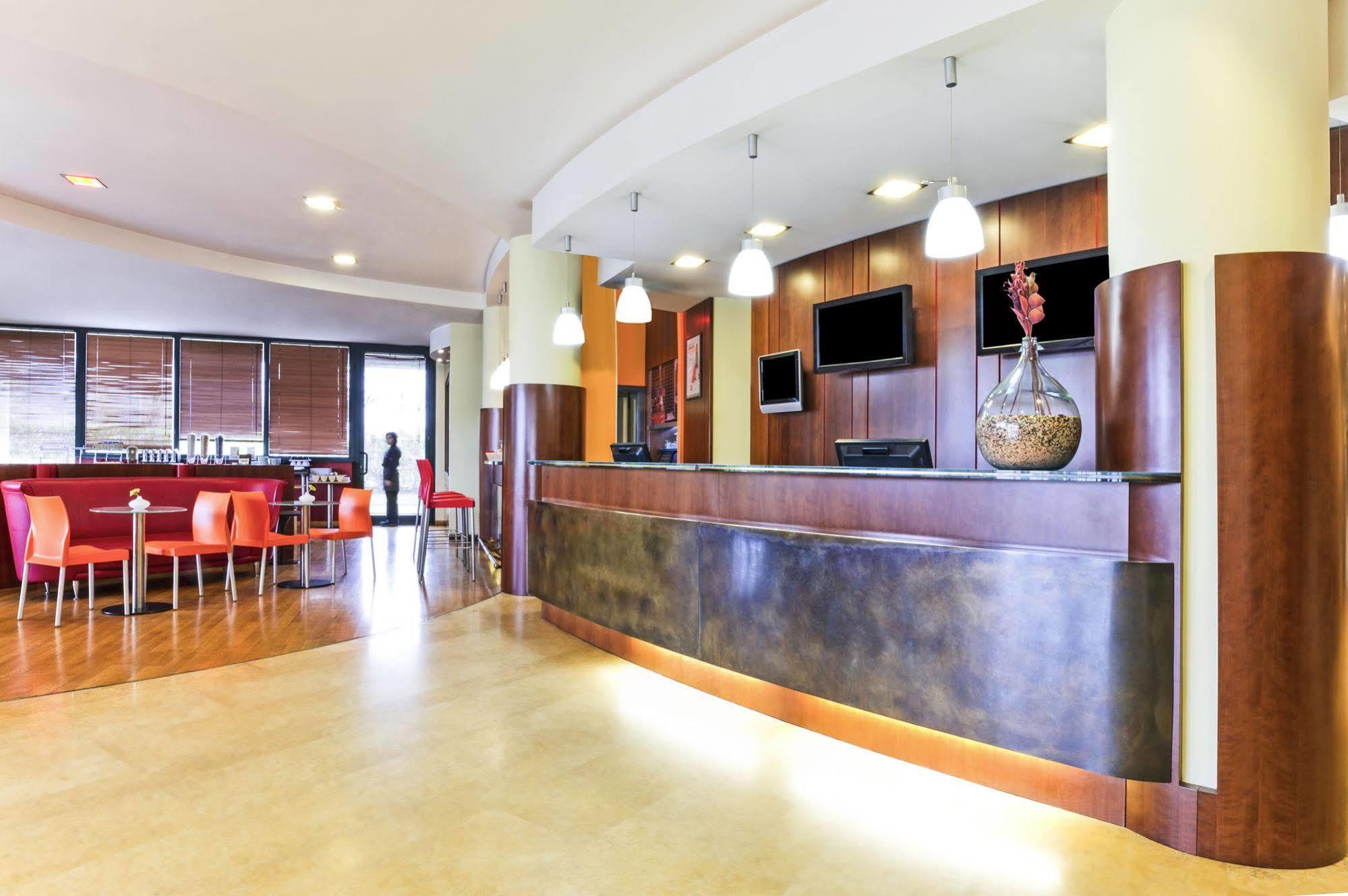 Hotel Ibis Firenze Prato Est Campi Bisenzio Esterno foto